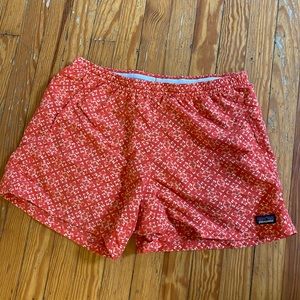 Patagonia Women’s Baggies Shorts, Medium, tie dye